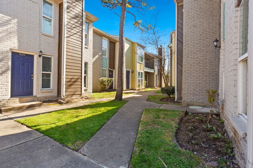 More Photos Of 8600 S Course Dr, Houston Apartments For Sale