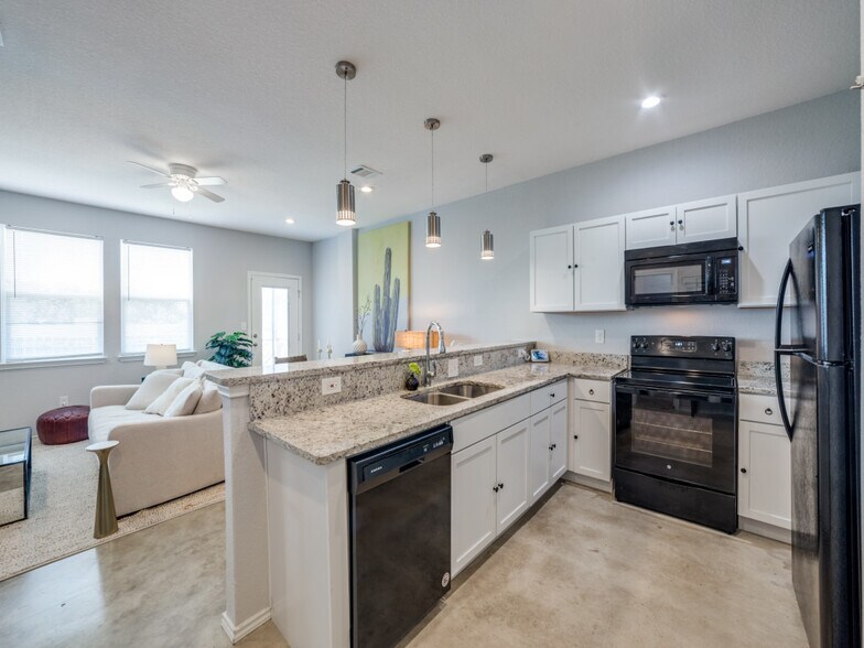 More Photos Of 6934 Crestway Rd, San Antonio Apartments For Sale