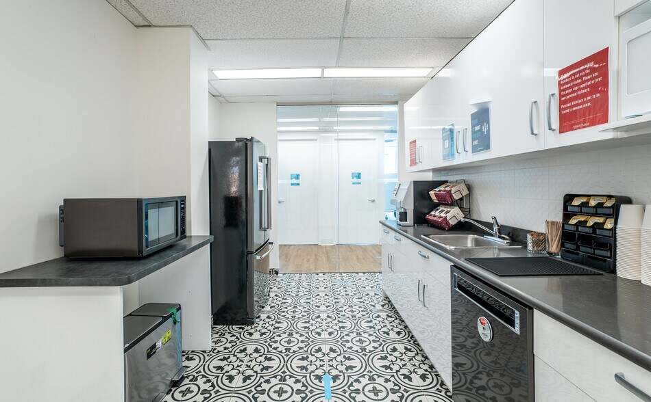 More Photos Of 180 Dundas St W, Toronto Coworking Space