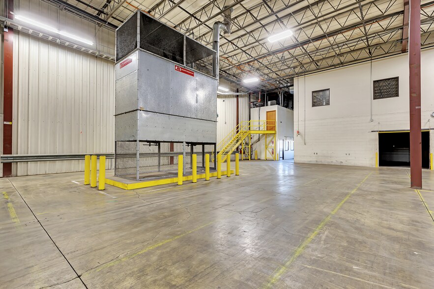 More Photos Of 20 McLeland Rd, Saint Cloud Warehouse For Lease