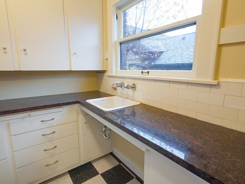 More Photos Of 416 Summit Ave E, Seattle Apartments For Sale