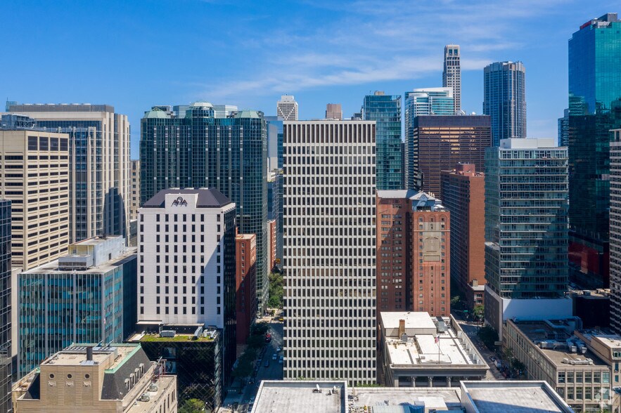 More Photos Of 625 N Michigan Ave, Chicago Office For Lease