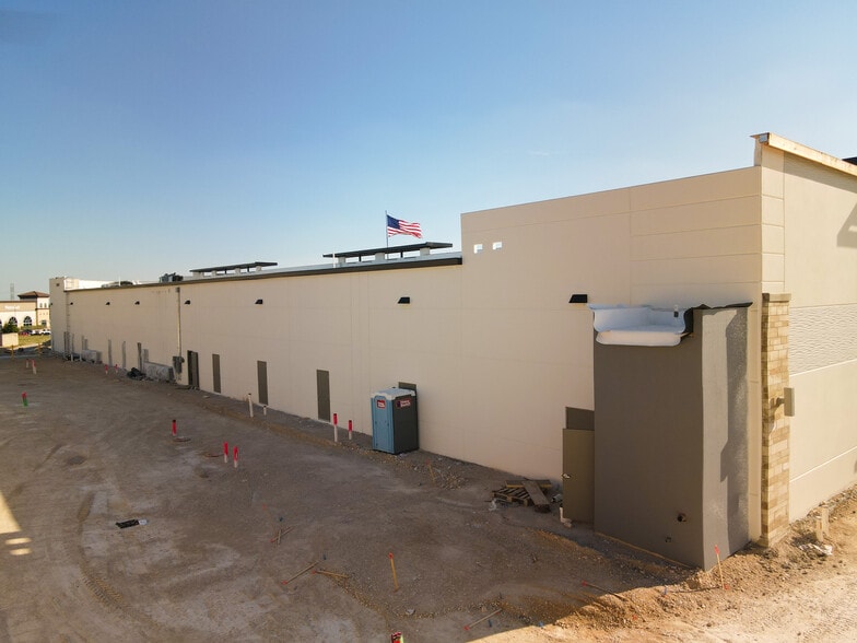 More Photos Of 21114 US-281, San Antonio Freestanding For Lease