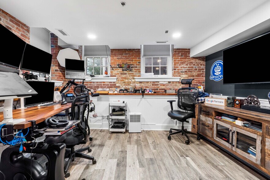 More Photos Of 19-23 Pleasant St, Newburyport Office For Sale