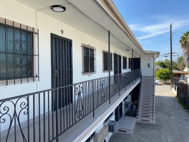 More Photos Of 811 W 97th St, Los Angeles Apartments For Sale