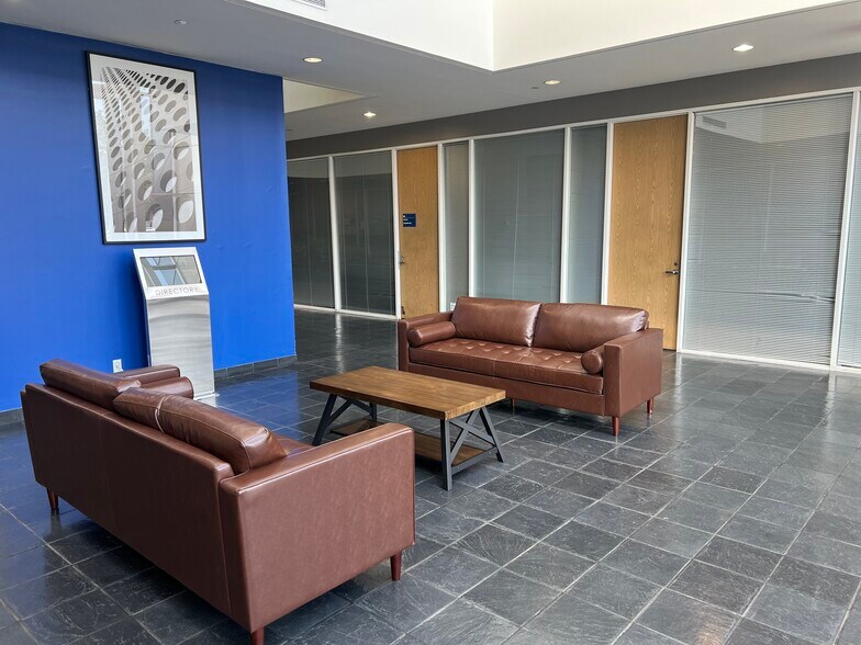 More Photos Of 11301 Fallbrook Dr, Houston Office For Lease