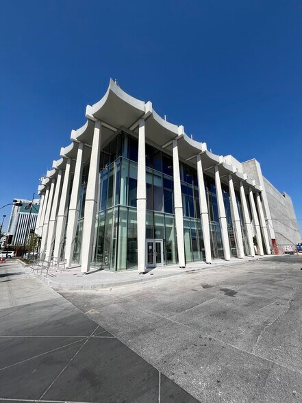 More Photos Of 201 S Las Vegas Blvd, Las Vegas Office For Lease