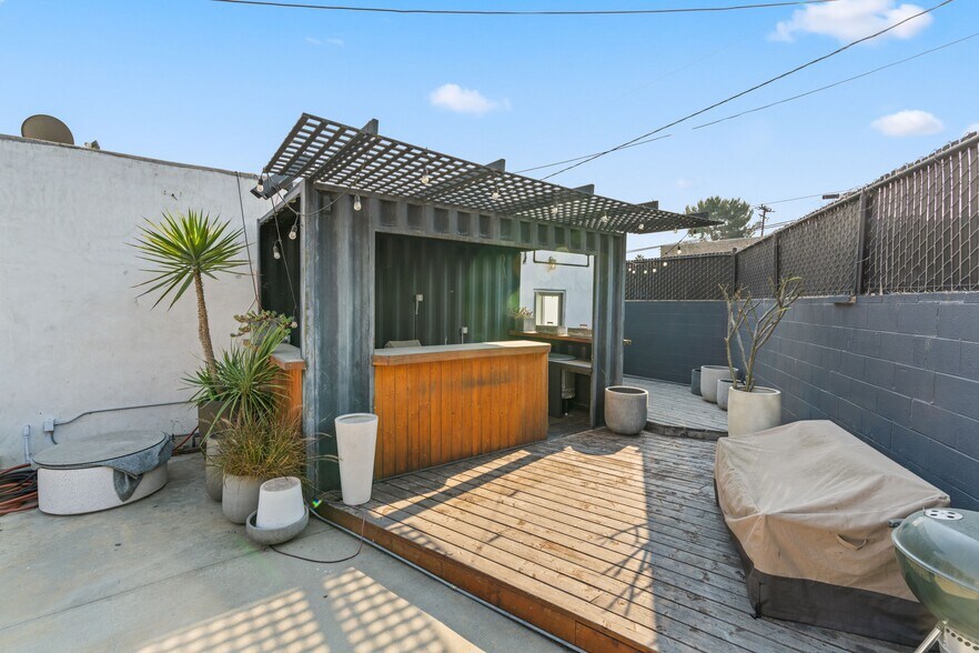 More Photos Of 5927 Blackwelder St, Culver City Loft Creative Space For Lease