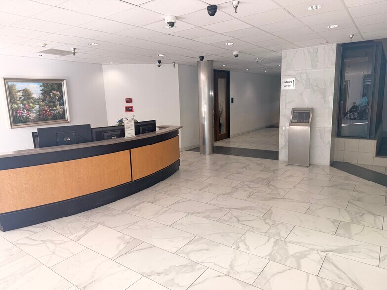 More Photos Of 8313 Southwest Fwy, Houston Unknown For Lease