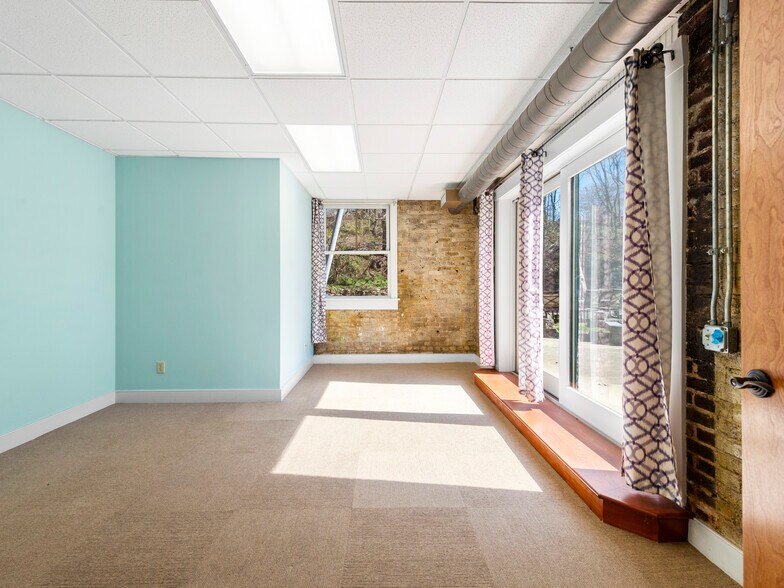 More Photos Of 8 Magnolia Ave, Asheville Office For Lease