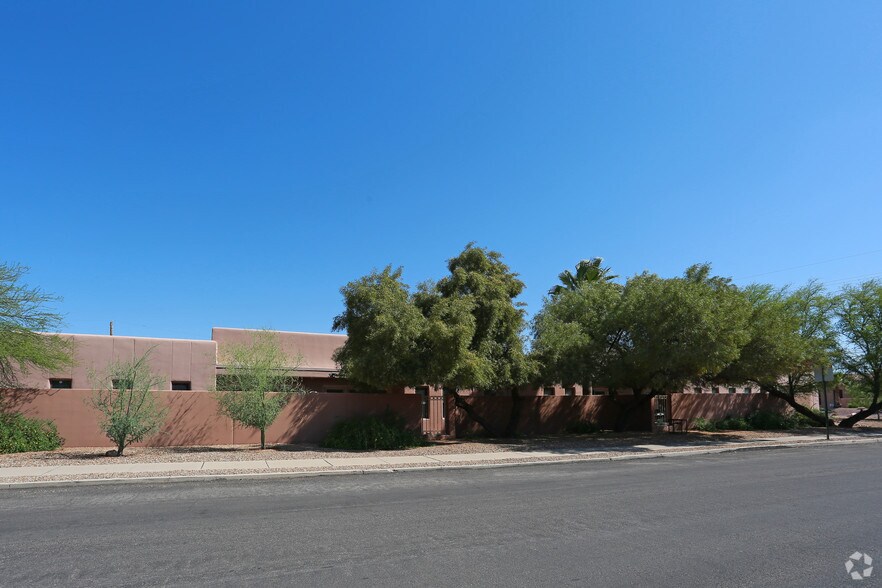 More Photos Of 2101 N Country Club Rd, Tucson Office For Lease