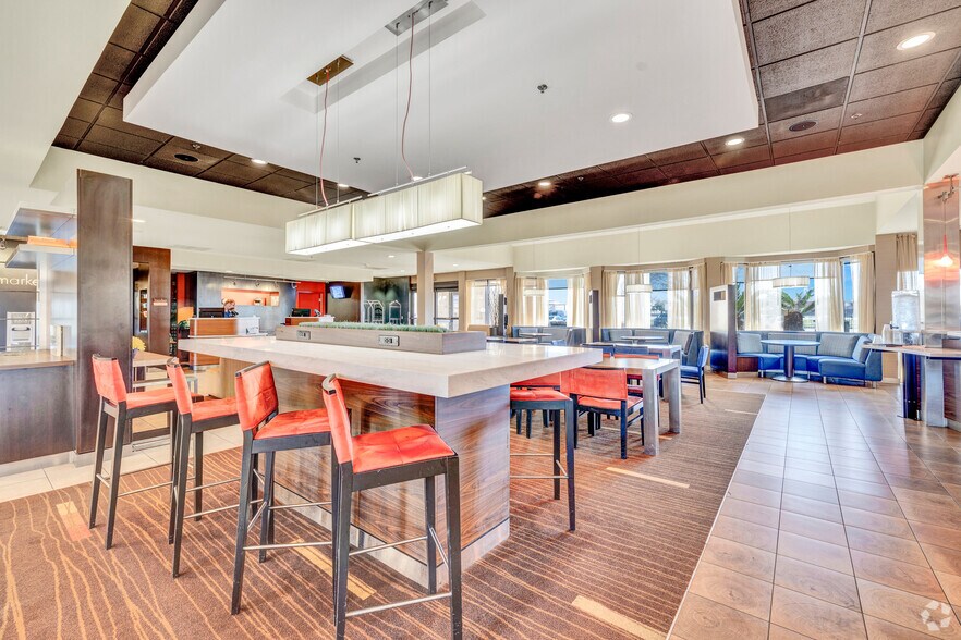 More Photos Of 9190 Gulf Fwy, Houston Hospitality For Sale