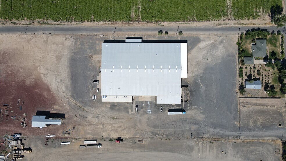 More Photos Of 812 C St, Culver Distribution For Sale