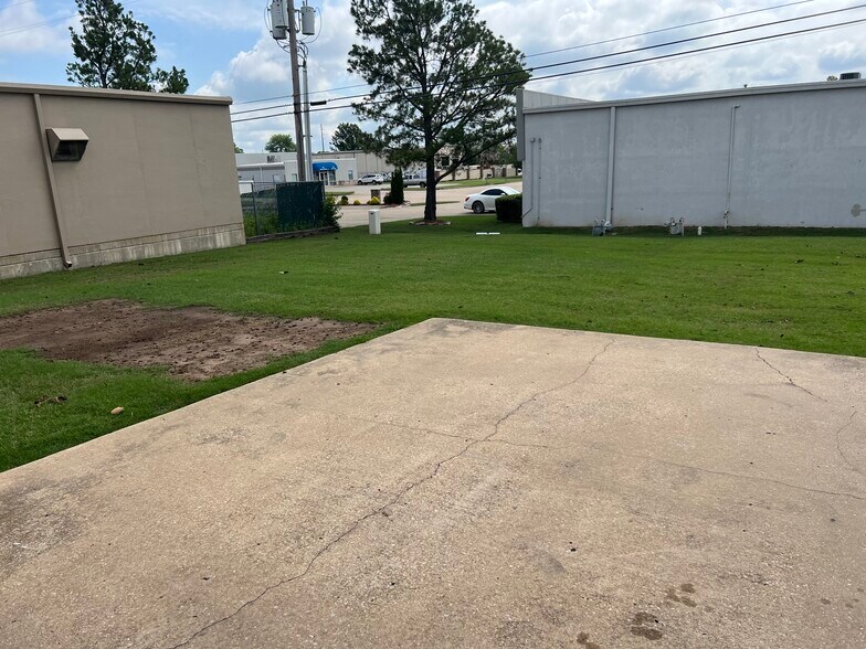 More Photos Of 2117 N Yellowood Ave, Broken Arrow Research And Development For Lease