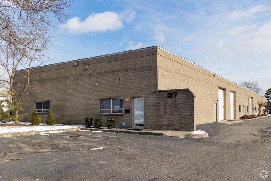 More Photos Of 217 Knickerbocker Ave, Bohemia Warehouse For Lease