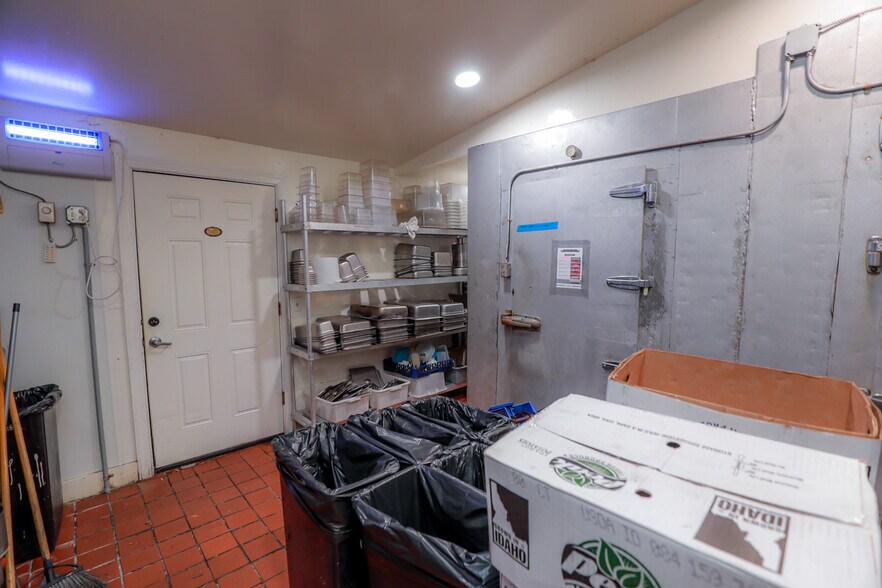 More Photos Of 700 Jordan Point Rd, Hopewell Restaurant For Sale