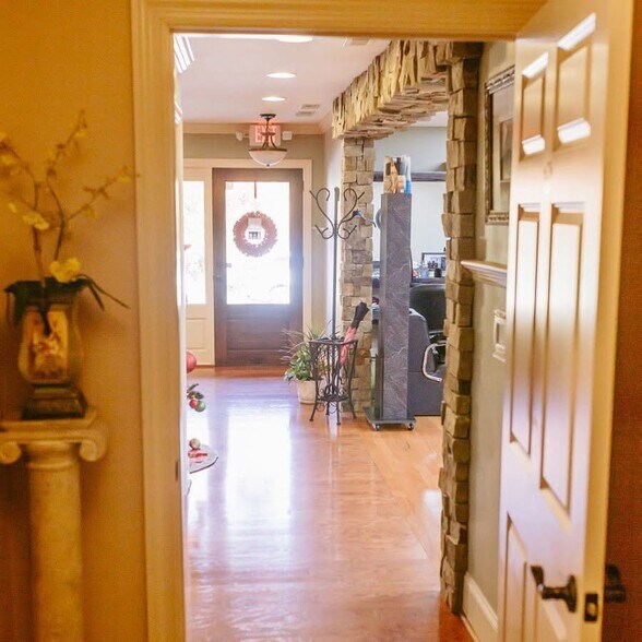 More Photos Of 305 Thurston St, Winston-Salem Office For Lease