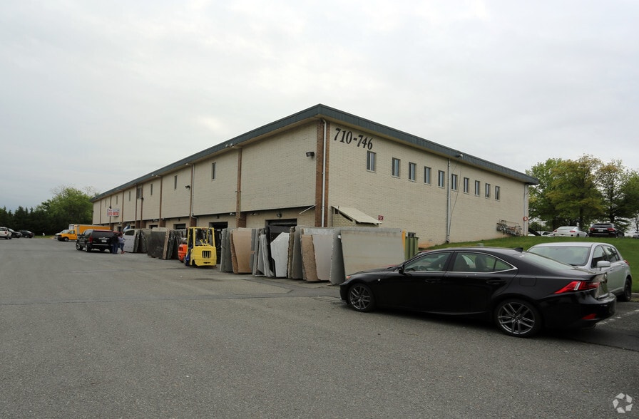More Photos Of 710-746 E Gude Dr, Rockville Warehouse For Lease