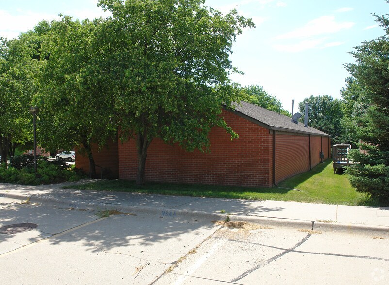 More Photos Of 8230 Beechwood Dr, Lincoln Office For Sale