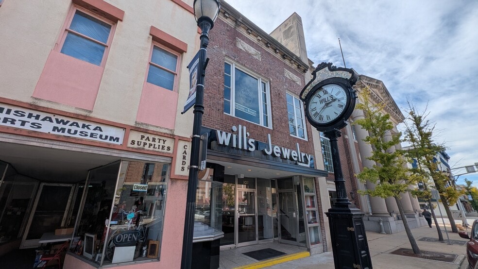 More Photos Of 107 Lincolnway East, Mishawaka Storefront For Sale