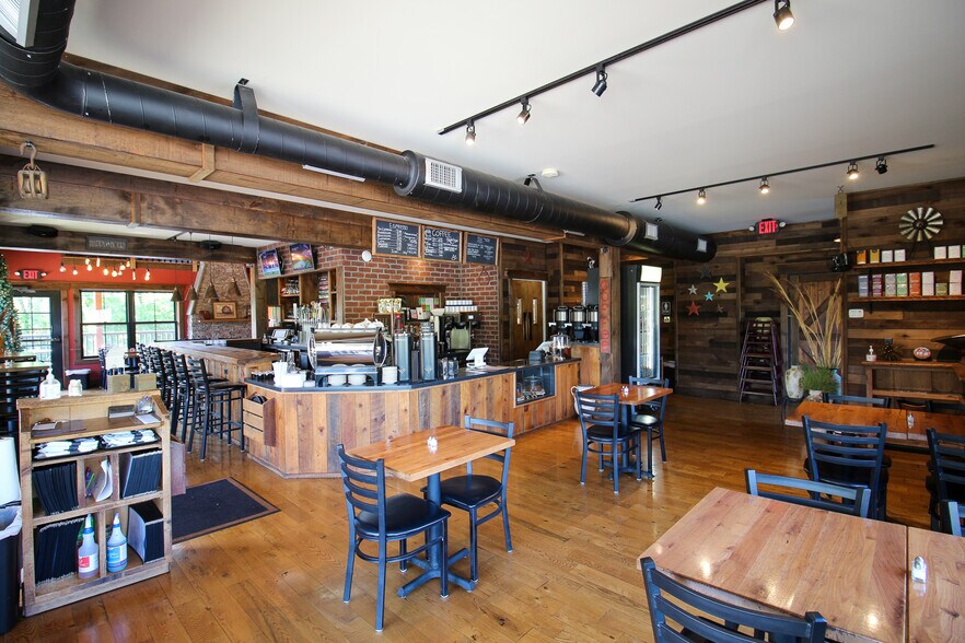 More Photos Of 368 E Main St, Middletown Restaurant For Sale