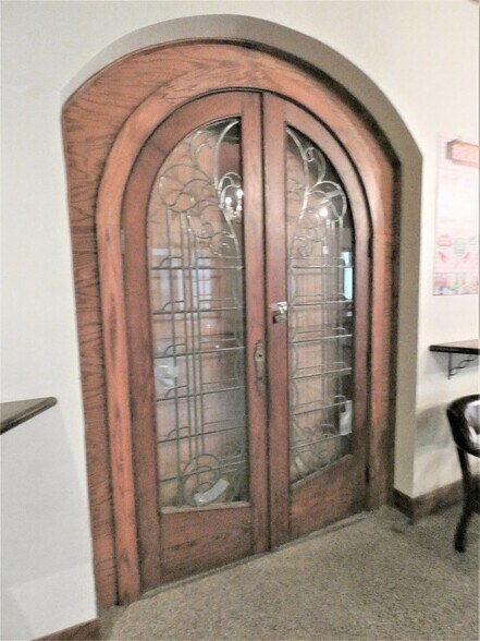 More Photos Of 119 Washington St, Beeville Restaurant For Sale