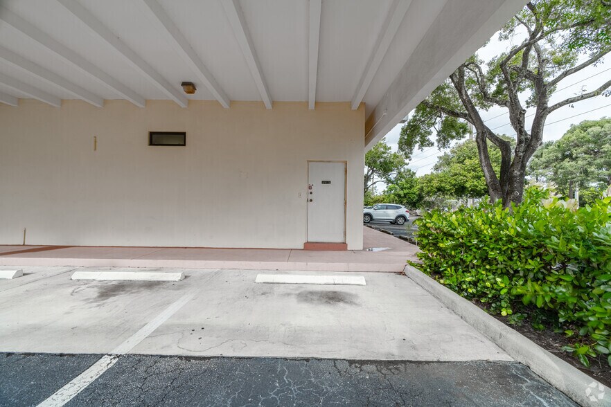 More Photos Of 572 E McNab Rd, Pompano Beach Medical For Lease