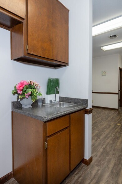 More Photos Of 3822 Rosemont Dr, Columbus Medical For Sale