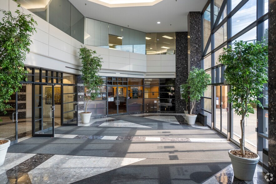 More Photos Of 9050 Yonge St, Richmond Hill Office For Lease