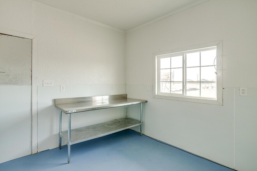 More Photos Of 4920 Tin Top Rd, Weatherford Office For Sale