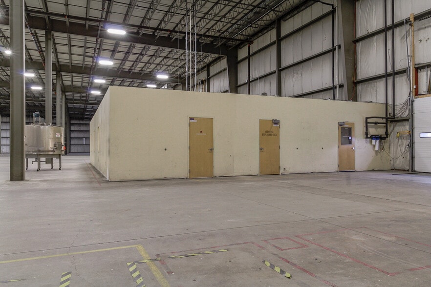 More Photos Of 765 Warren Ave, Portland Warehouse For Lease