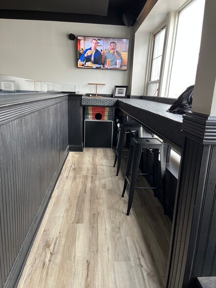 More Photos Of 224 Market St, Philadelphia Restaurant For Lease