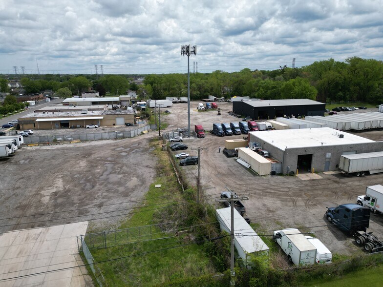 More Photos Of 17735 Chappel Ave, Lansing Industrial For Sale