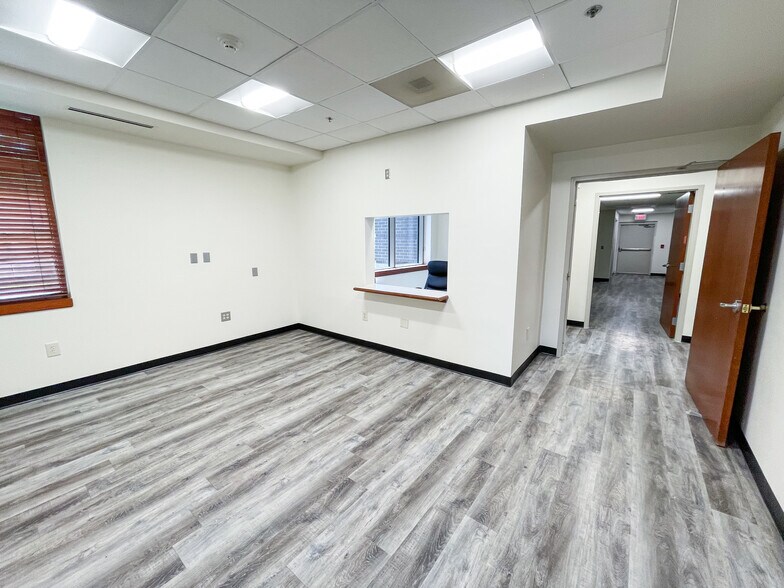 More Photos Of 4820 S Arrowhead Dr, Independence Medical For Lease