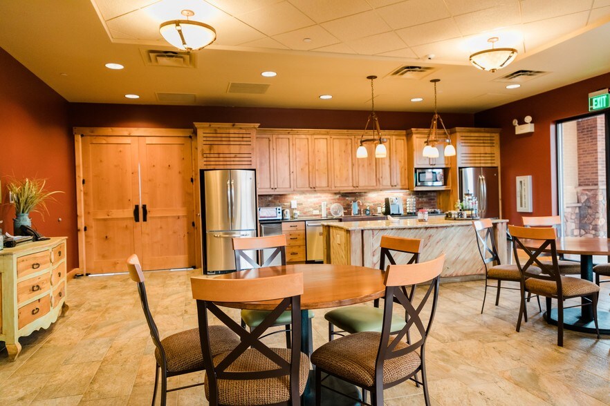More Photos Of 5110 Edison Ave, Colorado Springs Office For Lease
