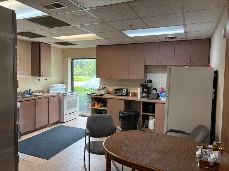 More Photos Of 95 Teletech Dr, Moundsville Hotel For Sale