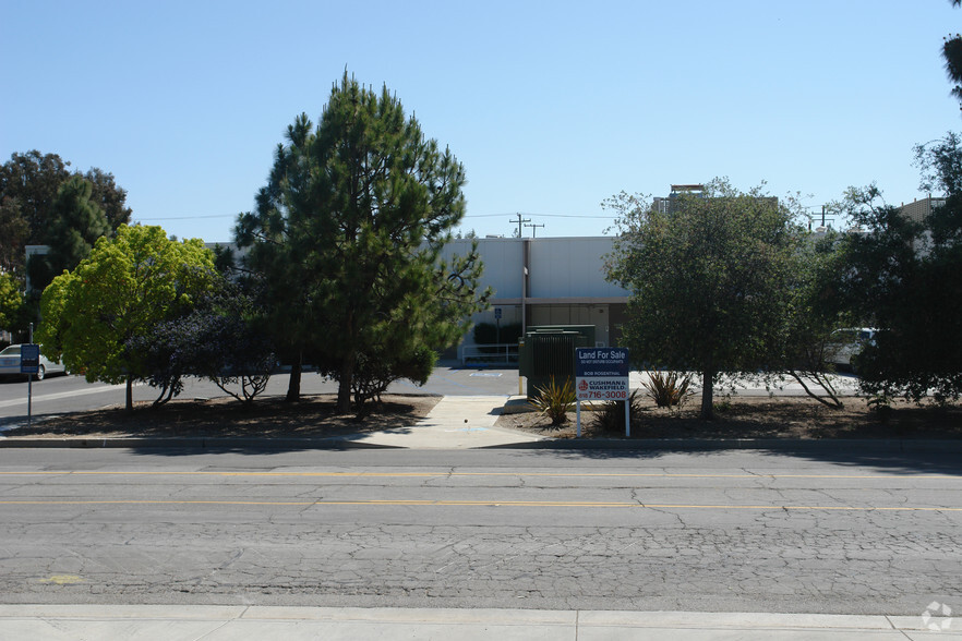 Primary Photo Of 670 Lawrence Dr, Thousand Oaks Land For Lease