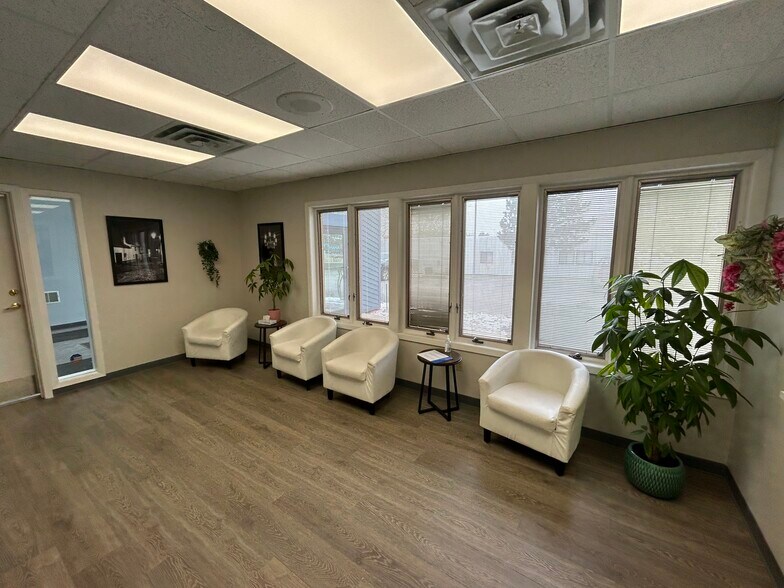 More Photos Of 170 Intrepid Ln, Syracuse Medical For Sale