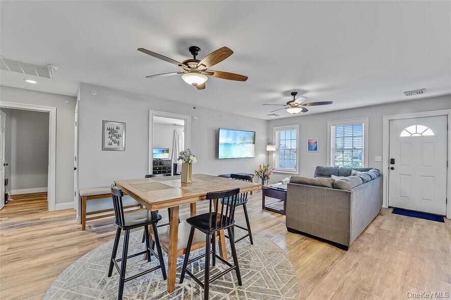 More Photos Of 365 Ann St, Newburgh Office For Sale