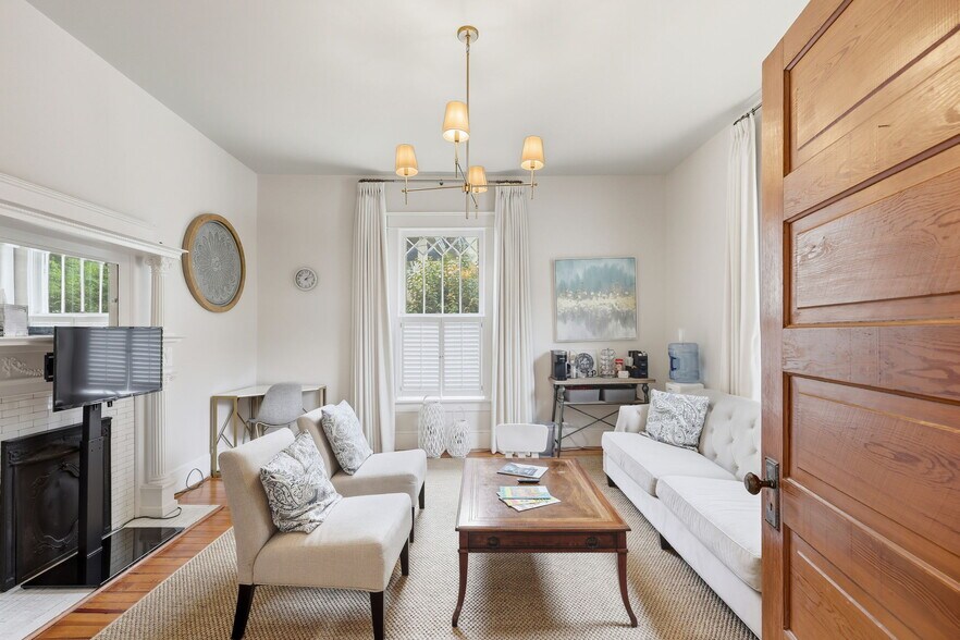 More Photos Of 610 Candler St, Gainesville Medical For Sale