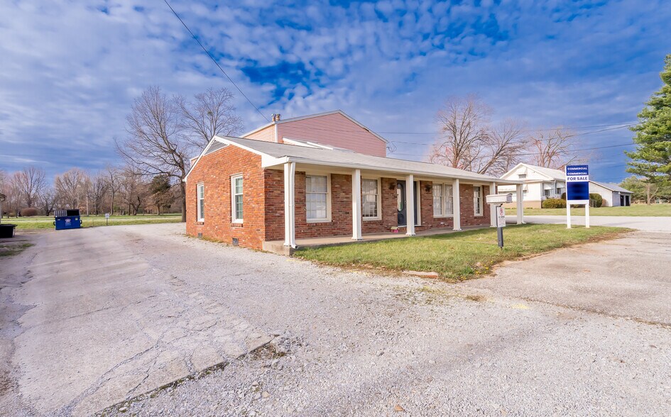 More Photos Of 8101 Warwick Ave, Louisville Office For Sale