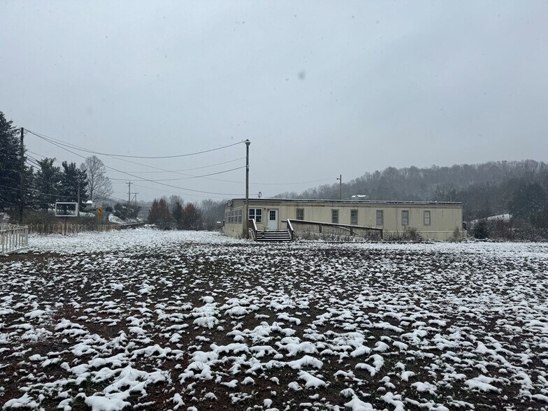 More Photos Of 264 Coal River Rd, Glen Daniel Medical For Sale