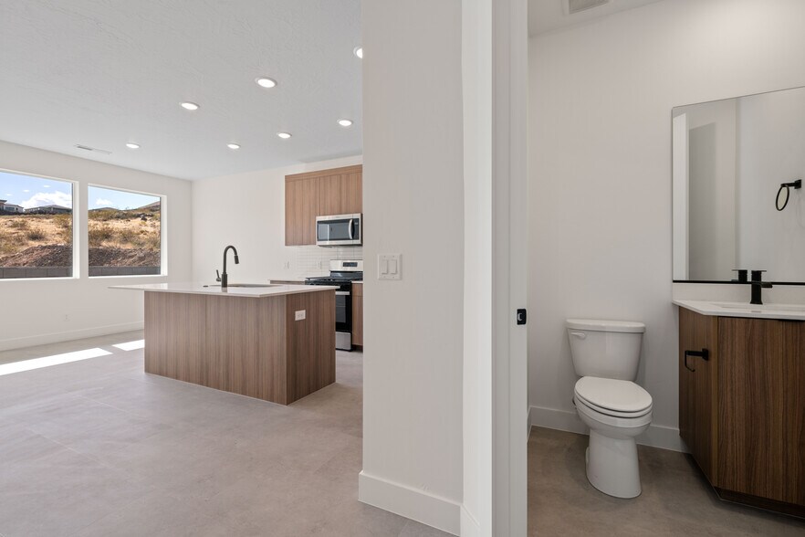 More Photos Of 1935 W 250 S, Hurricane Apartments For Sale