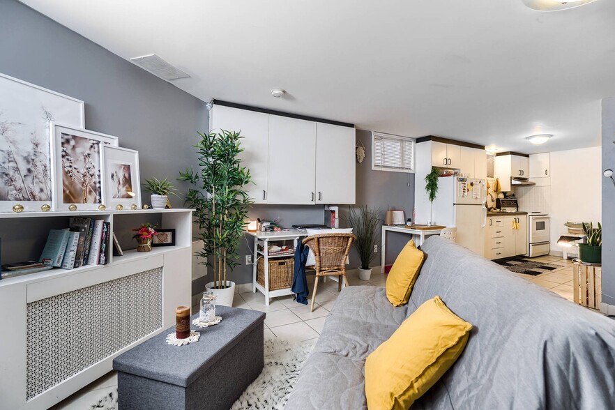 More Photos Of 4 Oriole Gdns, Toronto Apartments For Sale