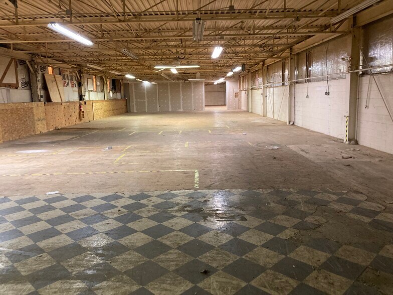 More Photos Of 221 S 31st St, Kenilworth Warehouse For Lease