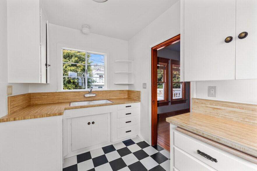 More Photos Of 721 E Main St, Ventura Office Residential For Sale