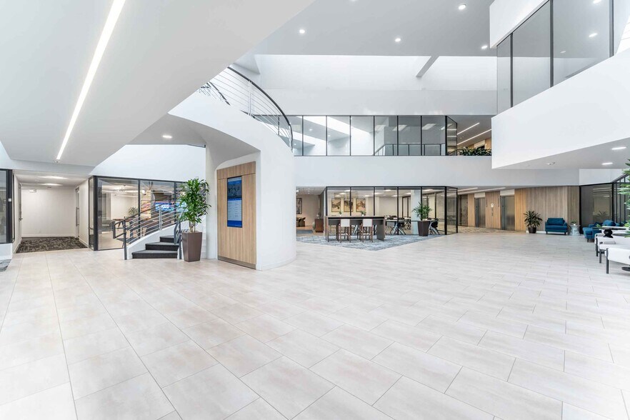 More Photos Of 6606 Lyndon B Johnson Fwy, Dallas Office For Lease