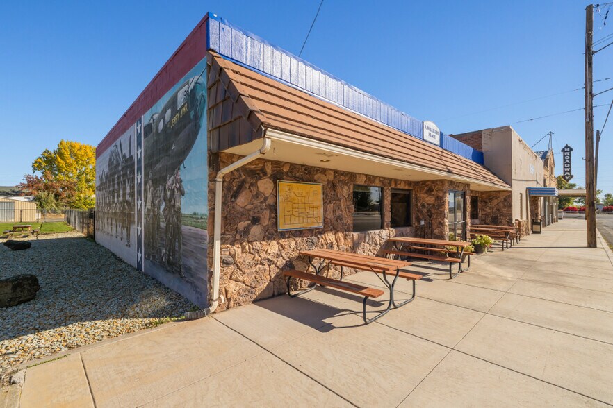 More Photos Of 2126 Broadway st, Malin Sports And Entertainment For Sale