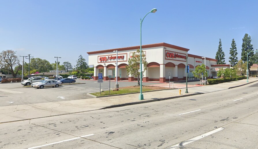 More Photos Of 9952 Las Tunas Dr, Temple City Drugstore For Lease