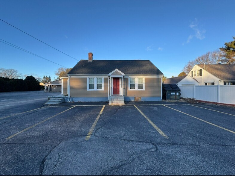 More Photos Of 85 Main St, Oxford Restaurant For Sale